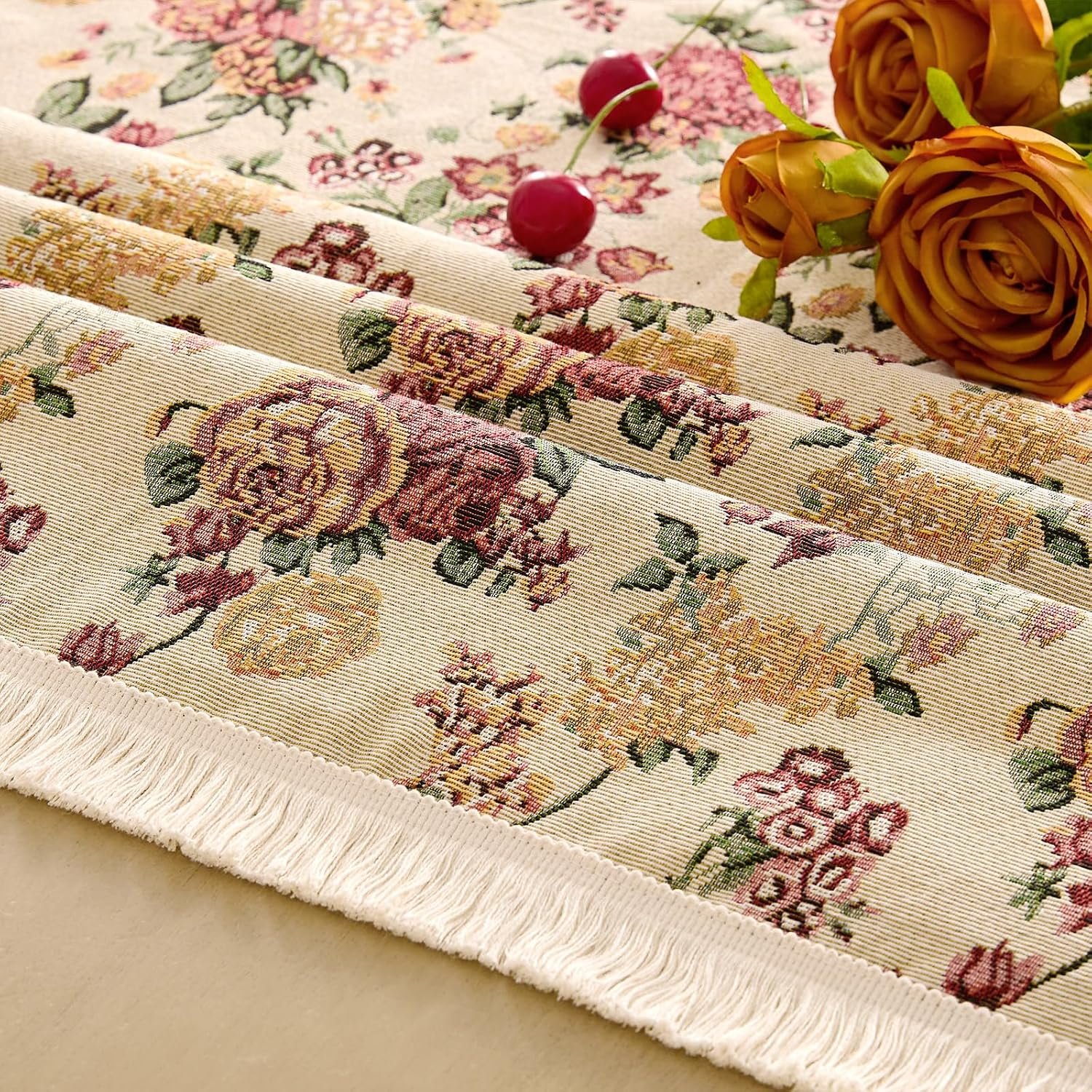 Vintage-Style Tablecloth with Floral Embroidery & Tassels - Image 2