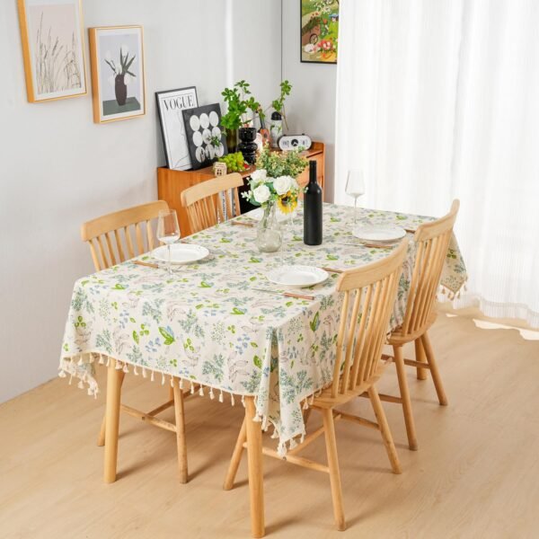 Cotton-Linen Tablecloth with Small Floral Print & Tassels (Cottage Style, Round)